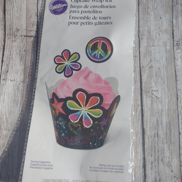 🆕 Wilton 12 Cup Cake Wraps Rainbow Peace - Picture 3 of 8